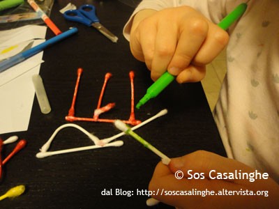 Attività per bambini creare lettere con cotonfioc