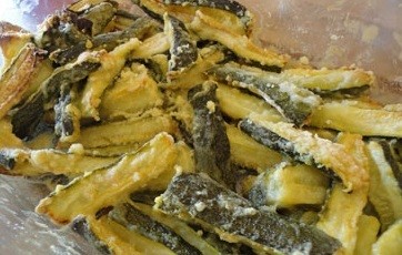 Patatine di zucchine al forno
