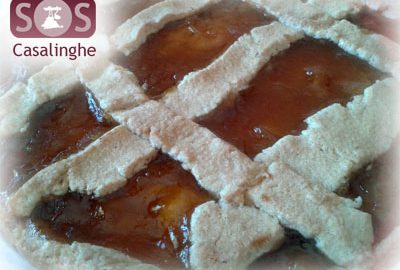 Crostata di amaretti con marmellata di albicocca