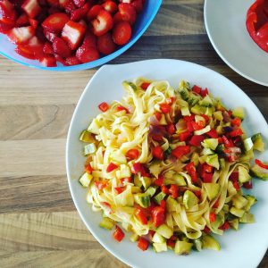 Tagliatelle con peperoni e zucchine