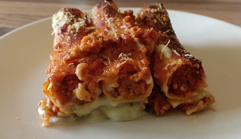 Cannelloni ripieni al ragù